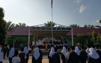 Waka Kesiswaan MTsN 2 Lampung Tengah Lantik Pengurus OSIM Masa Bakti 2026/2027