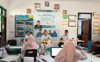 Rapat Perdana Kepala Urusan Tata Usaha MTsN 2 Lampung Tengah Bahas Peningkatan Kinerja Administrasi
