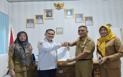 Kepala MTsN 2 Lampung Tengah Terima SK Sekolah Adiwiyata Kabupaten Tahun 2025